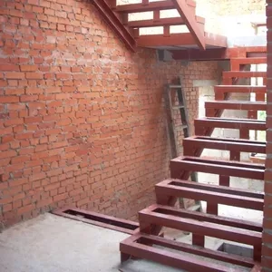 Нестандартные металлоконструкции. Лестницы, входы, балконы.