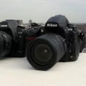 Nikon D700 Digital SLR Camera with Nikon AF-S VR 105mm lens