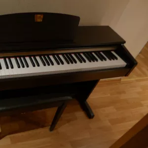 Продам цифровое пианино Yamaha 320 