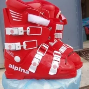 Продам новые горнолыжные ботинки Alpina