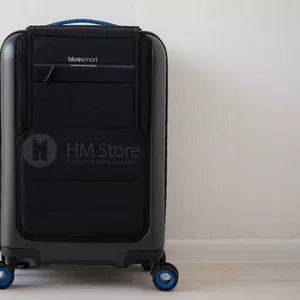 Купить смарт чемодан на колесах Bluesmart One с GPRS и USB-портом!