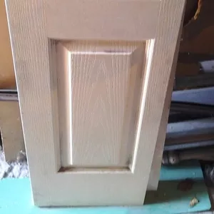Двухстворчатая дверь деревянная