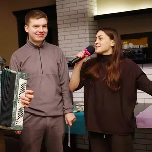 Баянист,  ведущий,  вокалист,  ди-джей,  фотограф все в одном лице