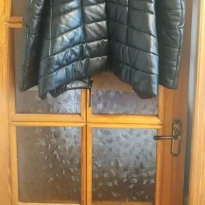 Шкіряна куртка з хутряним коміром