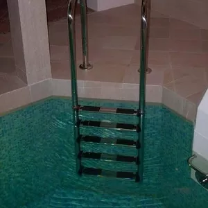 Лестницы в бассейн из нержавеющей стали