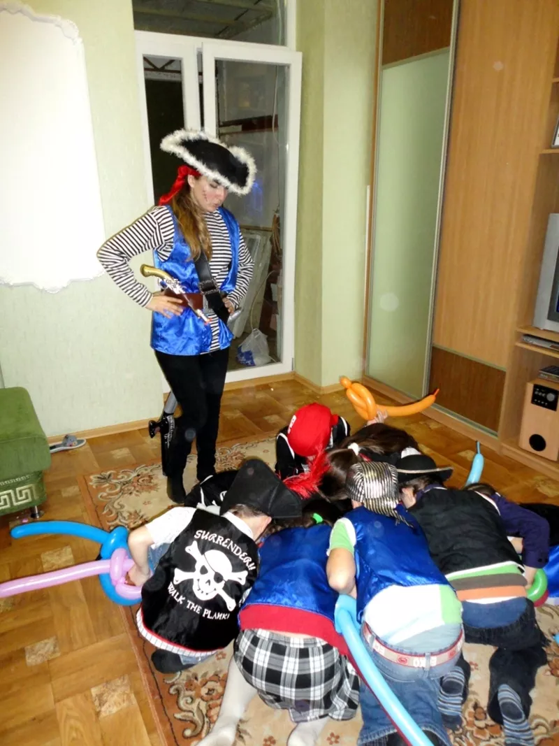 Детский праздник в Харькове.Аниматор на День Рождения, клоуны,  пираты,  3