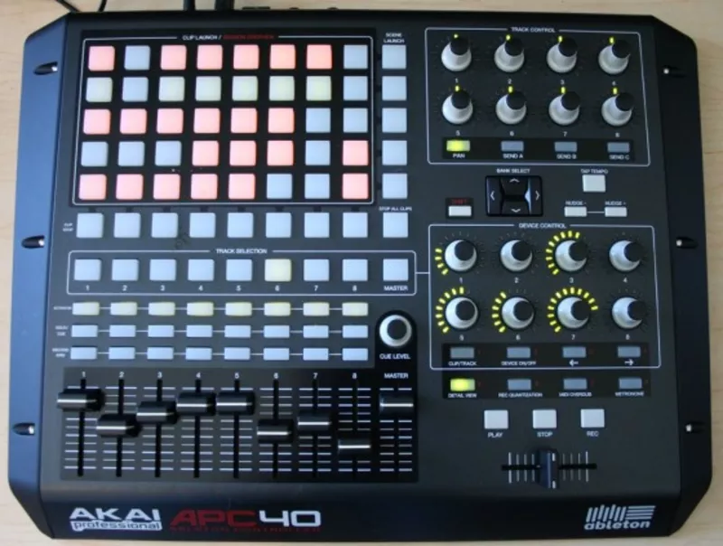 Продам Продам контроллер Akai APC40