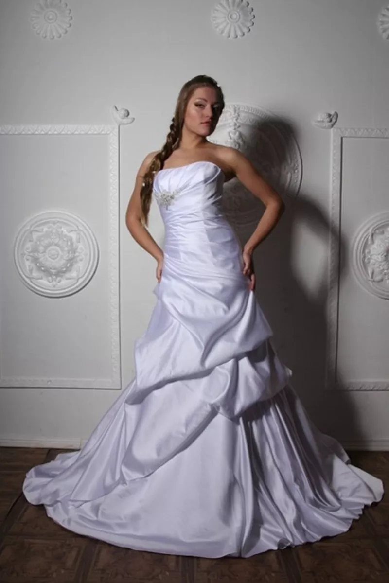 Продам салонное свадебное платье со шлейфом. Не венчанное 5