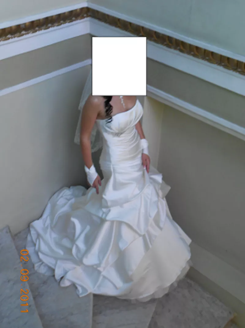 Продам салонное свадебное платье со шлейфом. Не венчанное