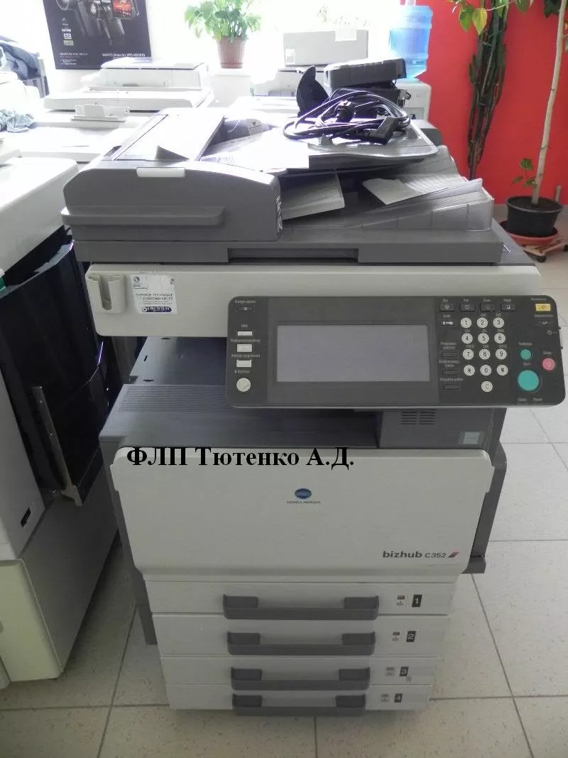 Продам цветной МФУ Konica Minolta Bizhub C352 