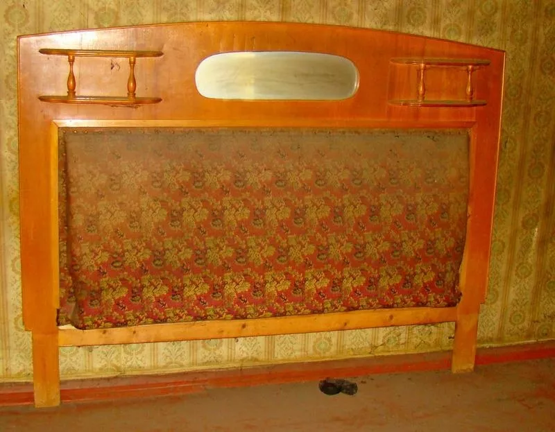 Спинка старинного дивана