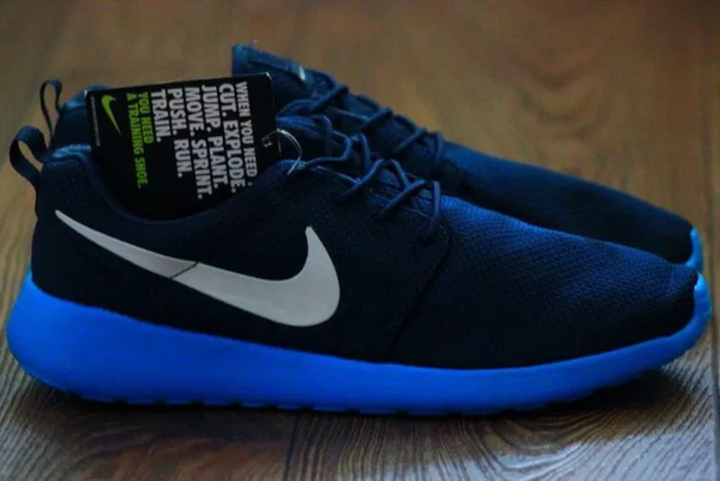 Продам кроссовки: Nike Roshe Run 3