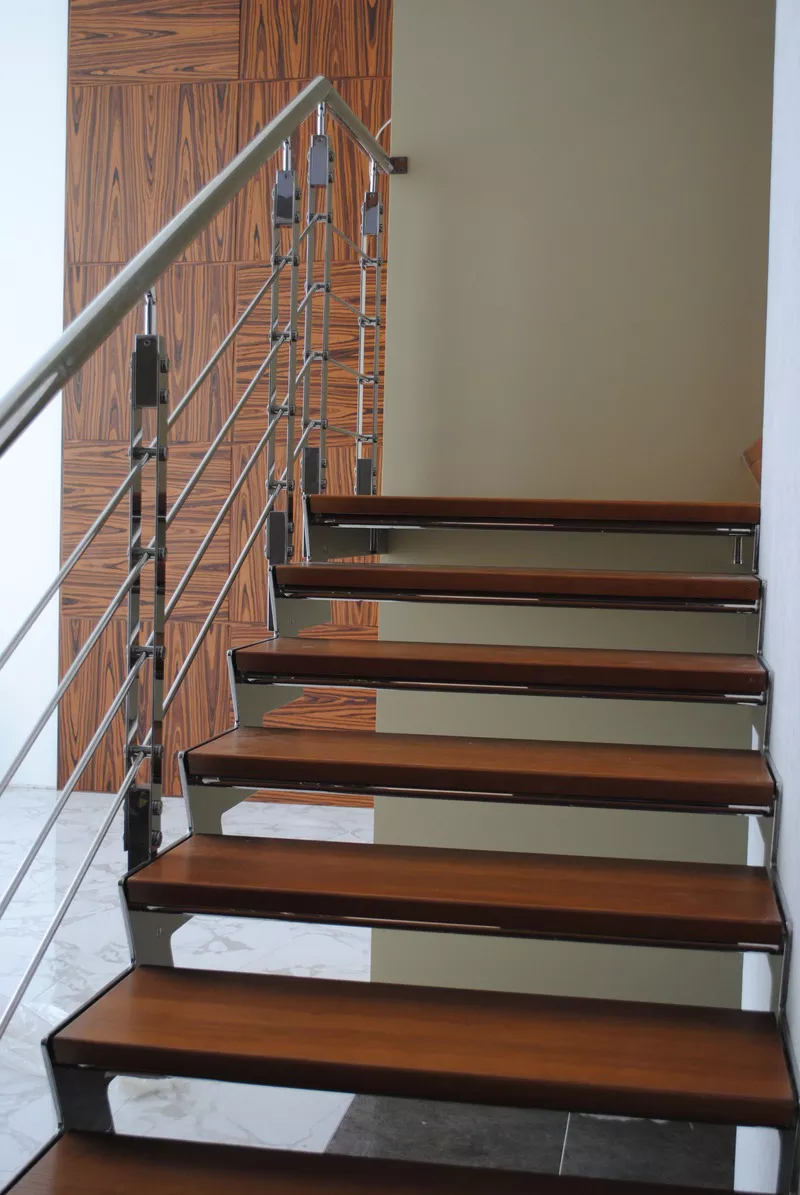 Лестницы деревянные,  металлические: производство,  монтаж. 7