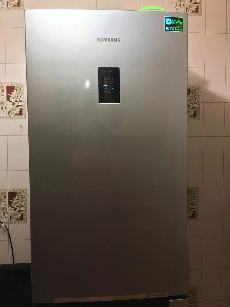 Продам холодильник Samsung RB33J3205SA  3