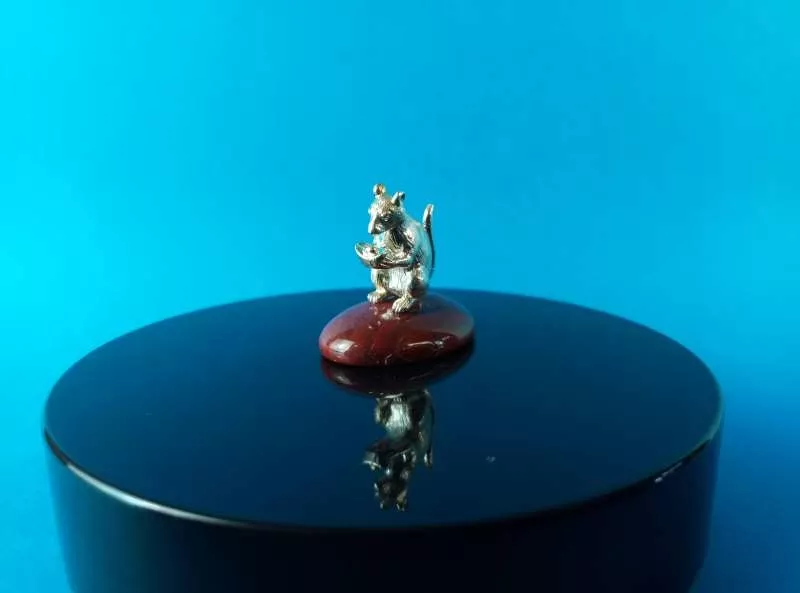 Серебряную миниатюрную фигурку Крысы на 2020 год 3