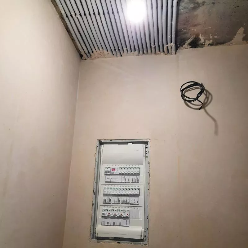 Штробление штробы без пыли Харьков. Услуги электрика 6