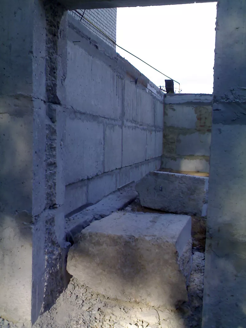 Проемы,  отверстия в фундаментных блоках Демонтаж бетона,  кирпича Харьков 4