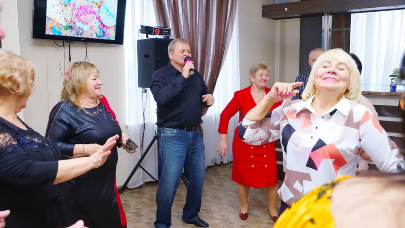 Баянист,  ведущий,  вокалист,  ди-джей,  фотограф все в одном лице 4