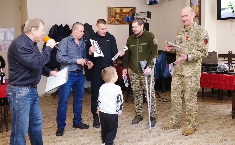 Баянист,  ведущий,  вокалист,  ди-джей,  фотограф все в одном лице 3